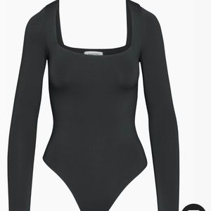 Aritzia babaton black long sleeve bodysuit